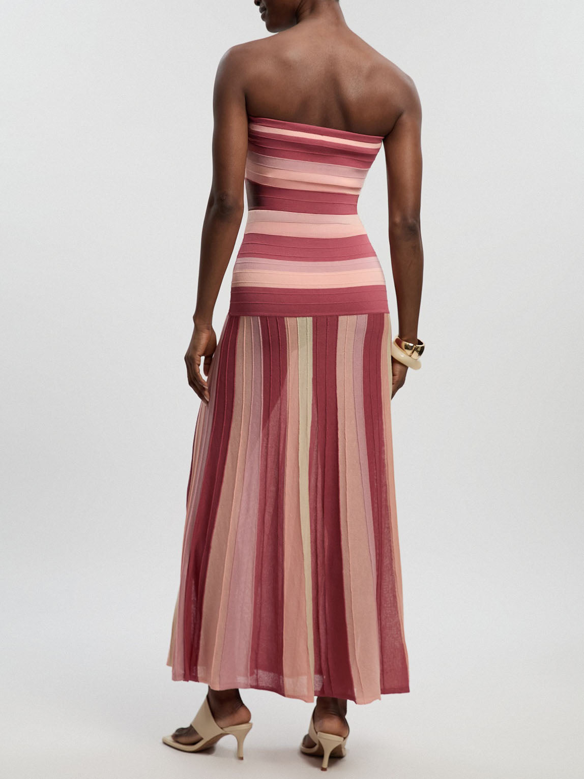 Gestreiftes trägerloses Strick-Maxikleid