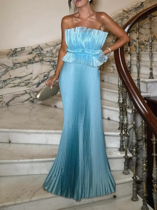 Plissiertes trägerloses Maxikleid in Metallic-Blush