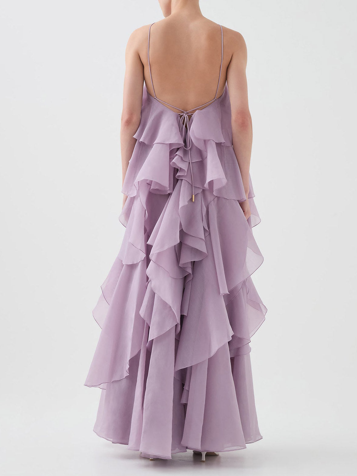 Elegantes Neckholder-Maxikleid mit 3D-Blüten und Rüschen