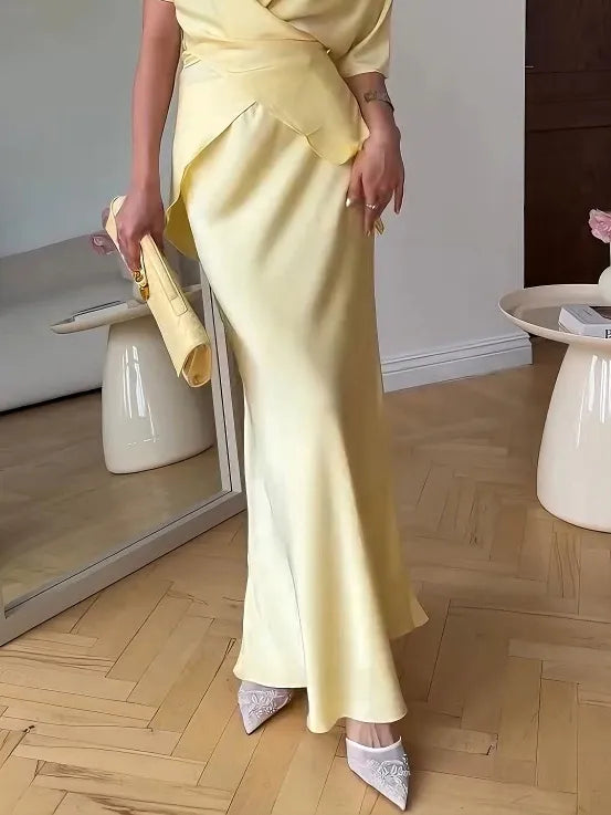 Camicia elegante in raso drappeggiato asimmetrico