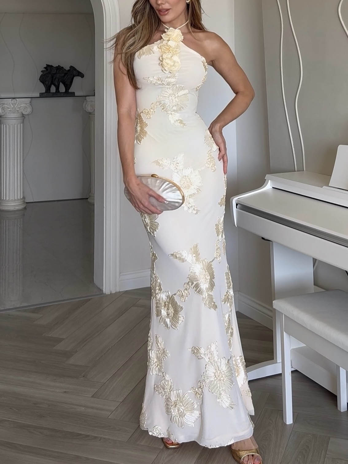 Legantes rückenfreies Maxikleid mit 3D-Blumen