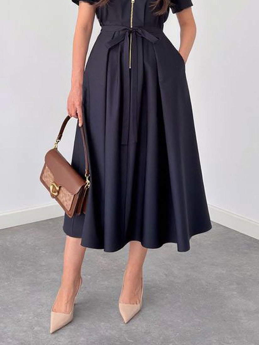 Elegante abito midi a maniche corte con cintura da annodare in vita