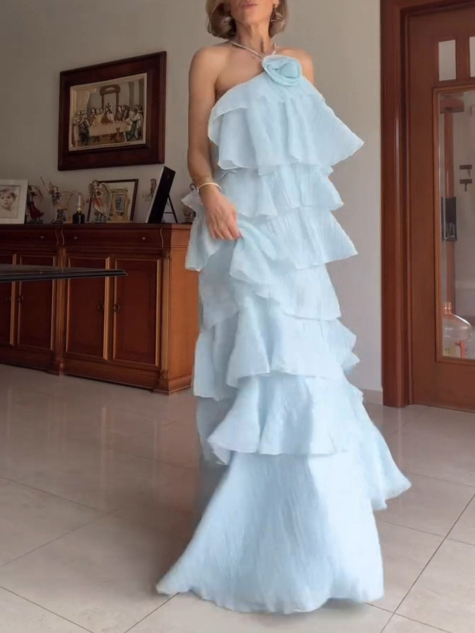 Elegantes Neckholder-Maxikleid mit Stufen und Rüschen