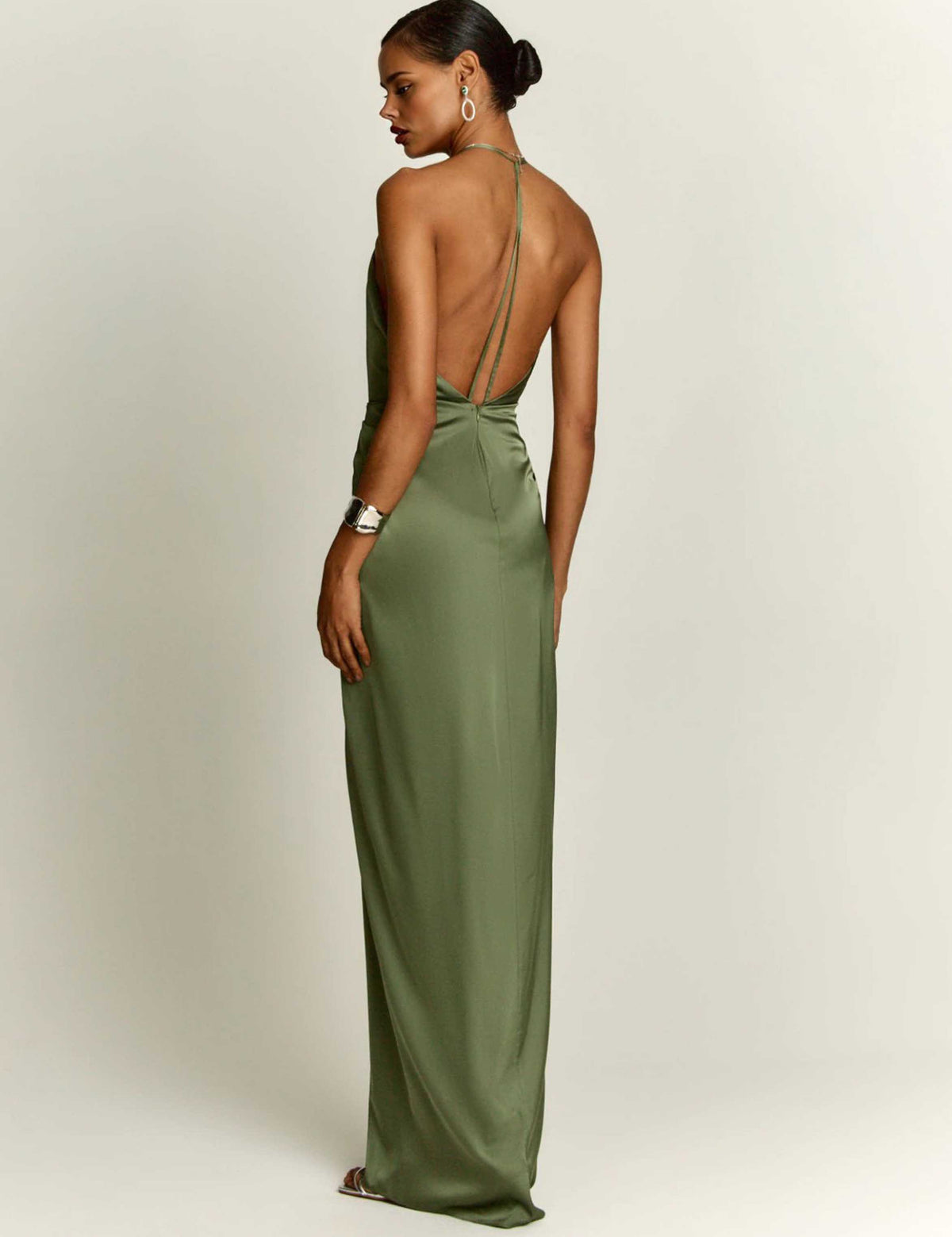 Elegantes Maxikleid im griechischen Stil mit Neckholder und tiefem V-Ausschnitt