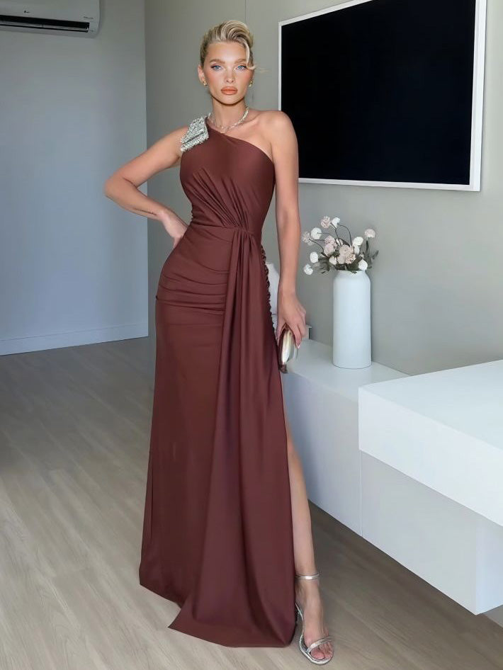 Elegantes One-Shoulder-Maxikleid mit Verzierungen