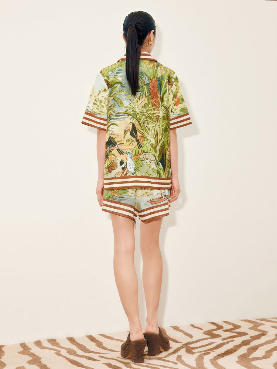 Conjunto de férias de duas peças com camisa e calções com estampado de paisagem tropical