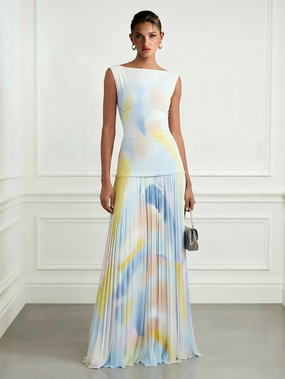 Vestido comprido elegante plissado com estampado aguarelado