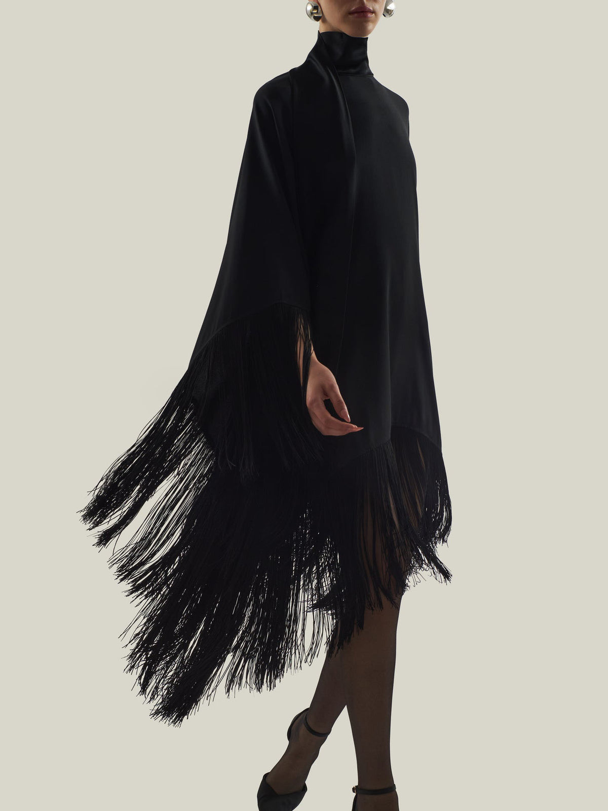 Elegantes Fransencape-Minikleid