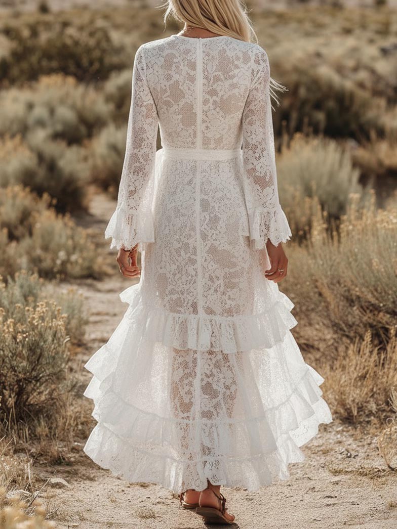 Elegantes Maxikleid mit langen Ärmeln, Rüschen und Spitze