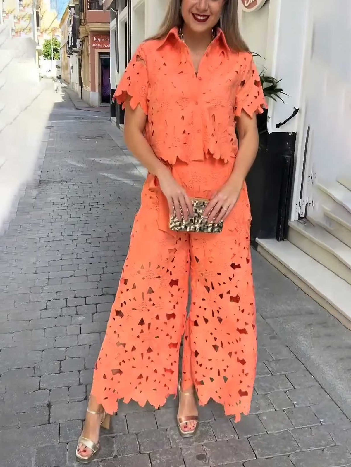 Pantaloni casual a gamba larga con inserti in pizzo