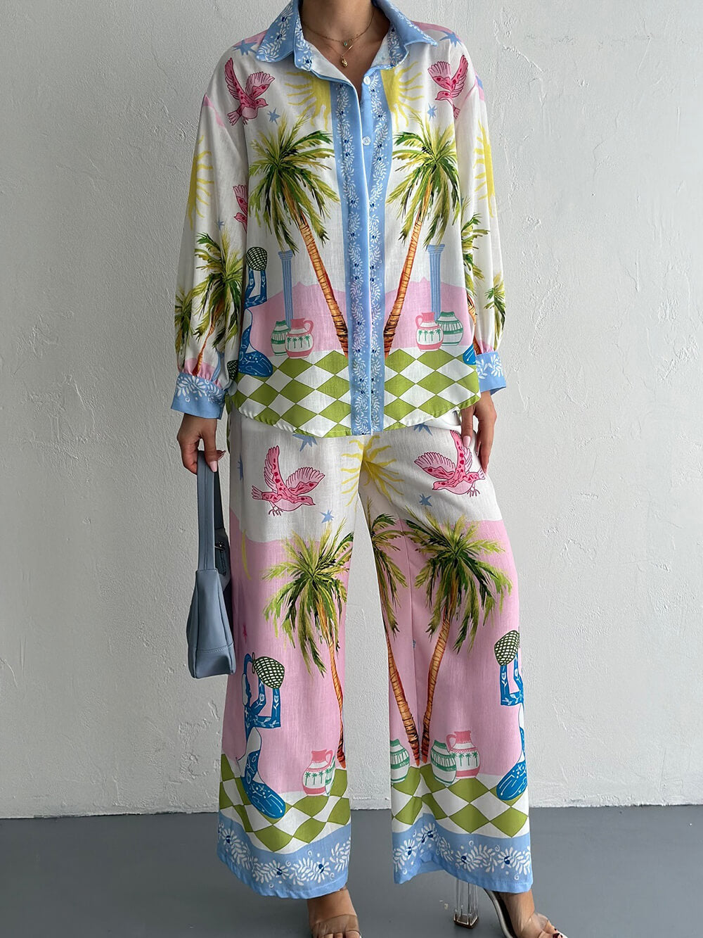 Camicia unica oversize, ampia e con bottoni, con stampa di palme sul mare