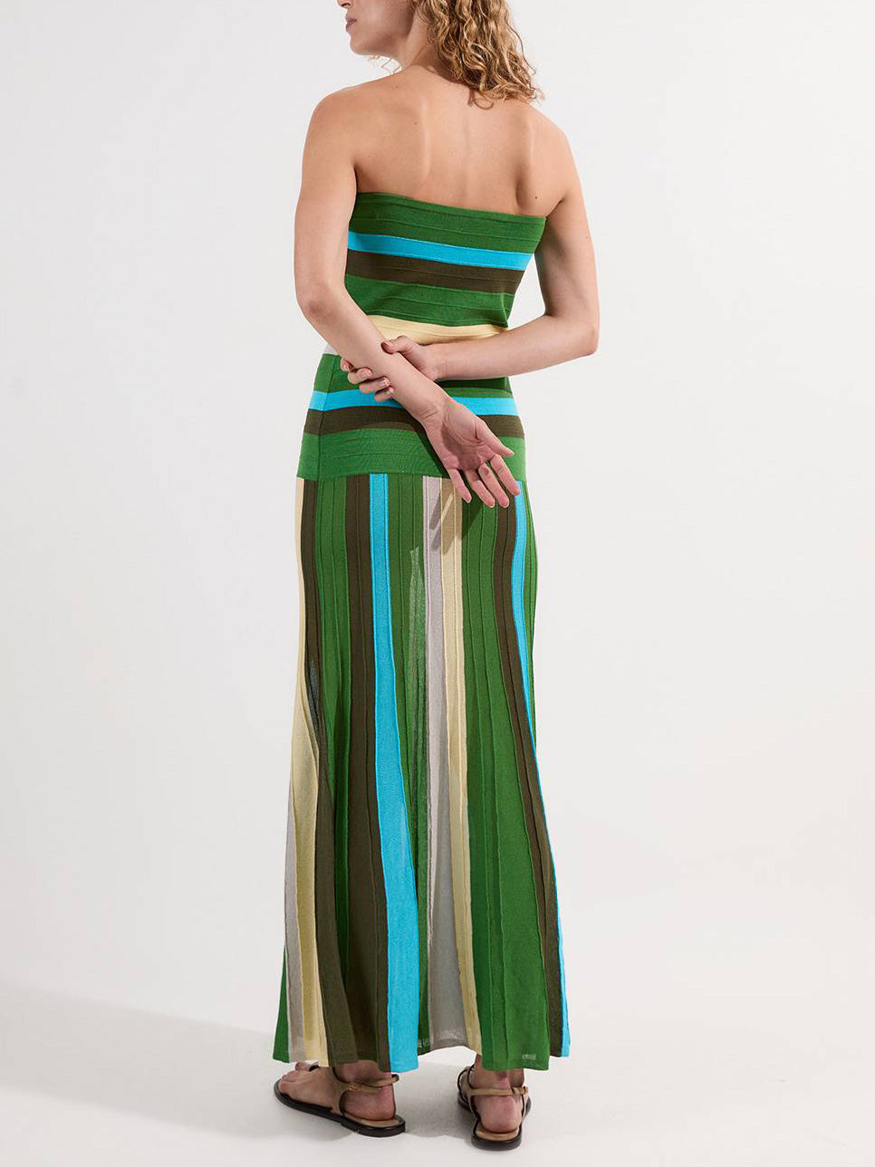 Gestreiftes trägerloses Strick-Maxikleid