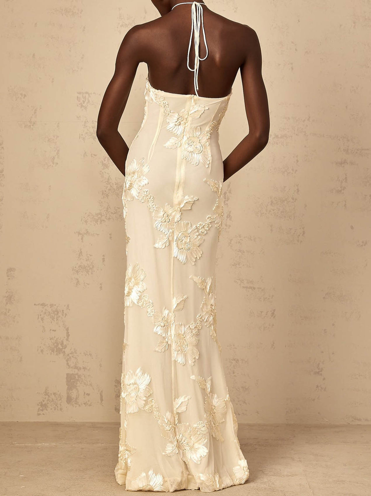 Legantes rückenfreies Maxikleid mit 3D-Blumen