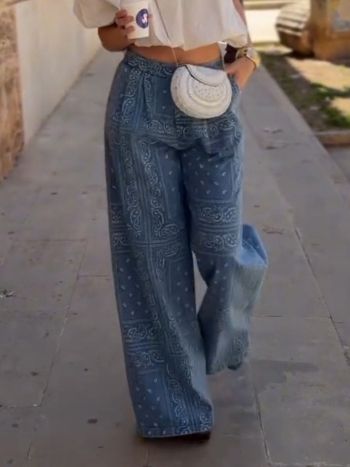 Conjunto de dos piezas casual con top de hombros descubiertos y pantalón vaquero