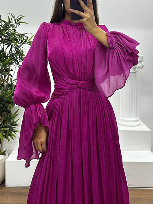 Vestido largo elegante, fluido y plisado, de manga larga