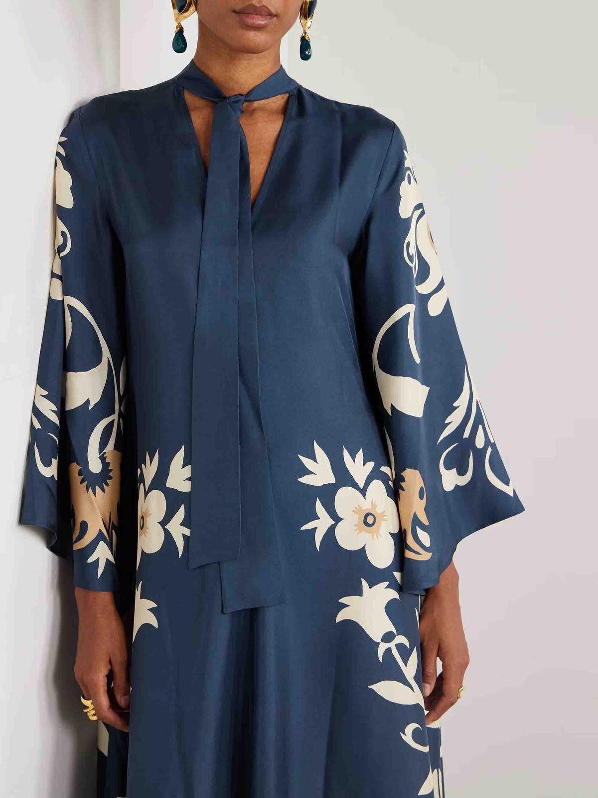 Vintage Floral Print Neckline Flowy Maxi Dress