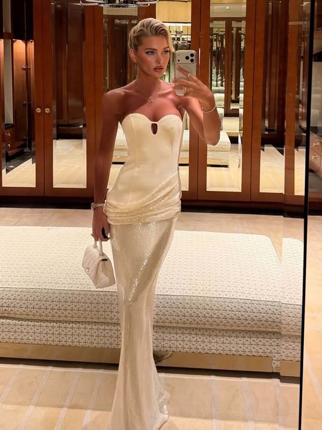 Vestido largo elegante sin tirantes, fruncido, con corsé y lentejuelas