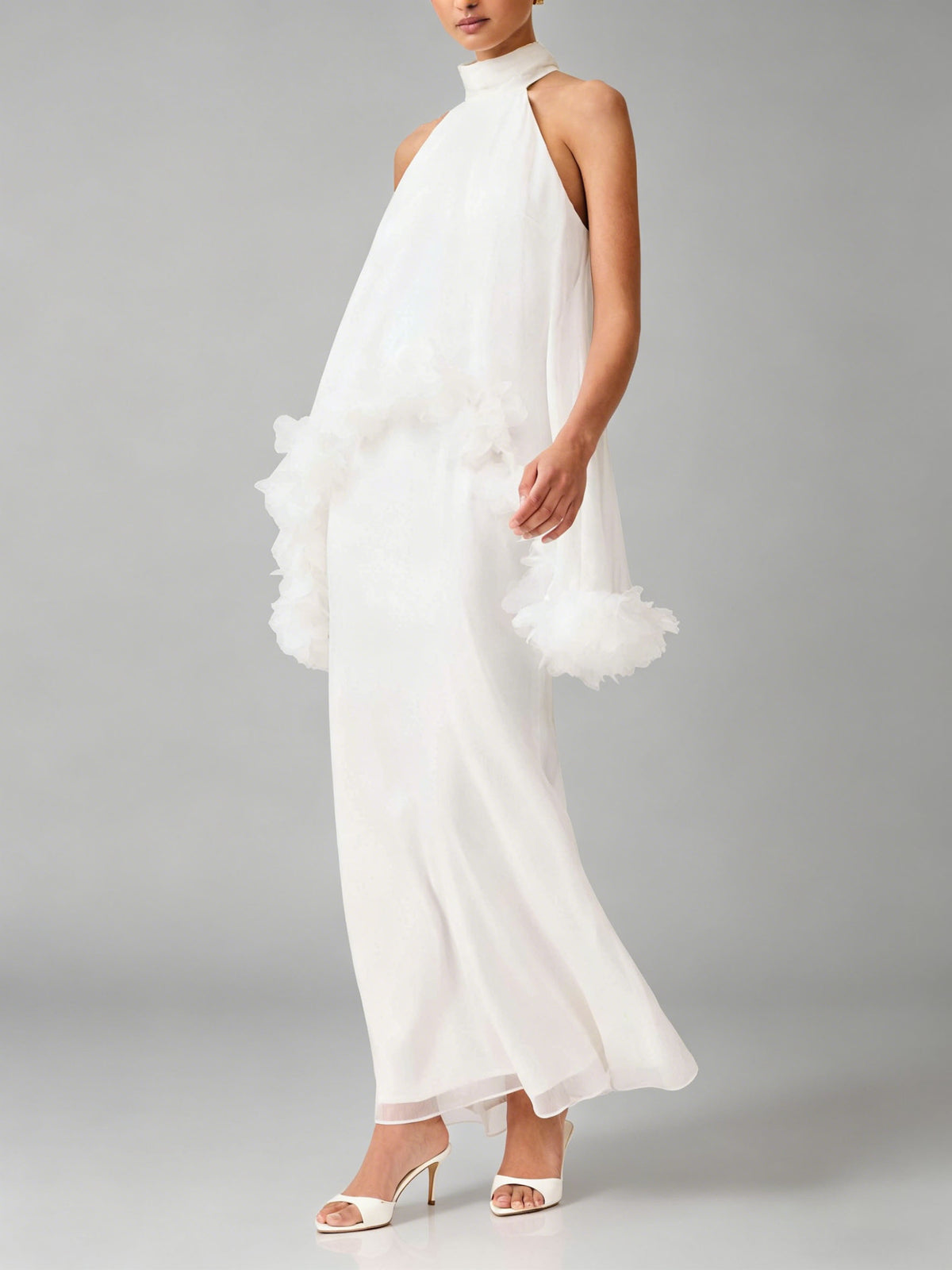 Klares Maxikleid aus Chiffon mit Rüschen und floralen Applikationen