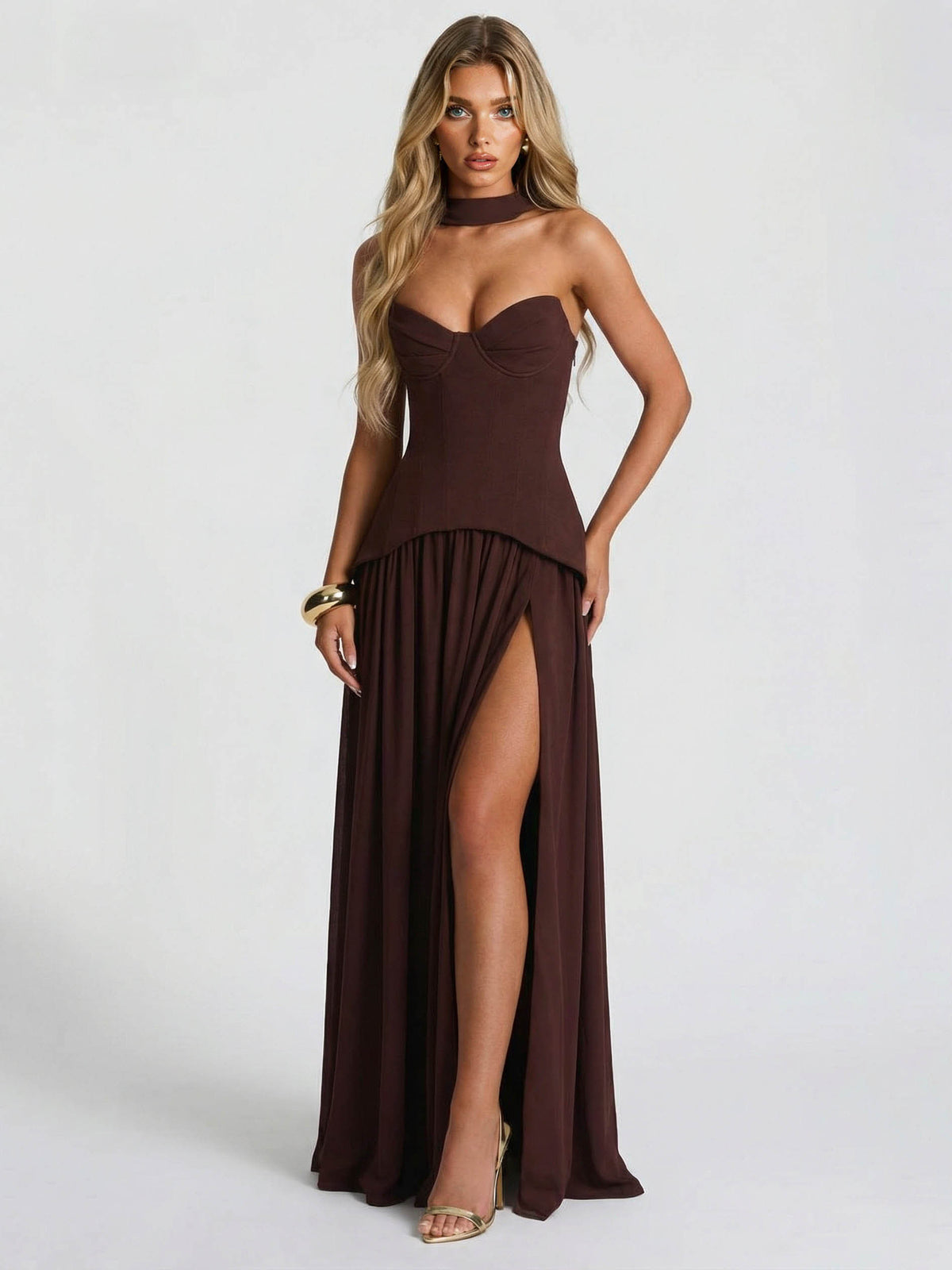 Vestido largo elegante de fiesta con escote corazón y abertura alta