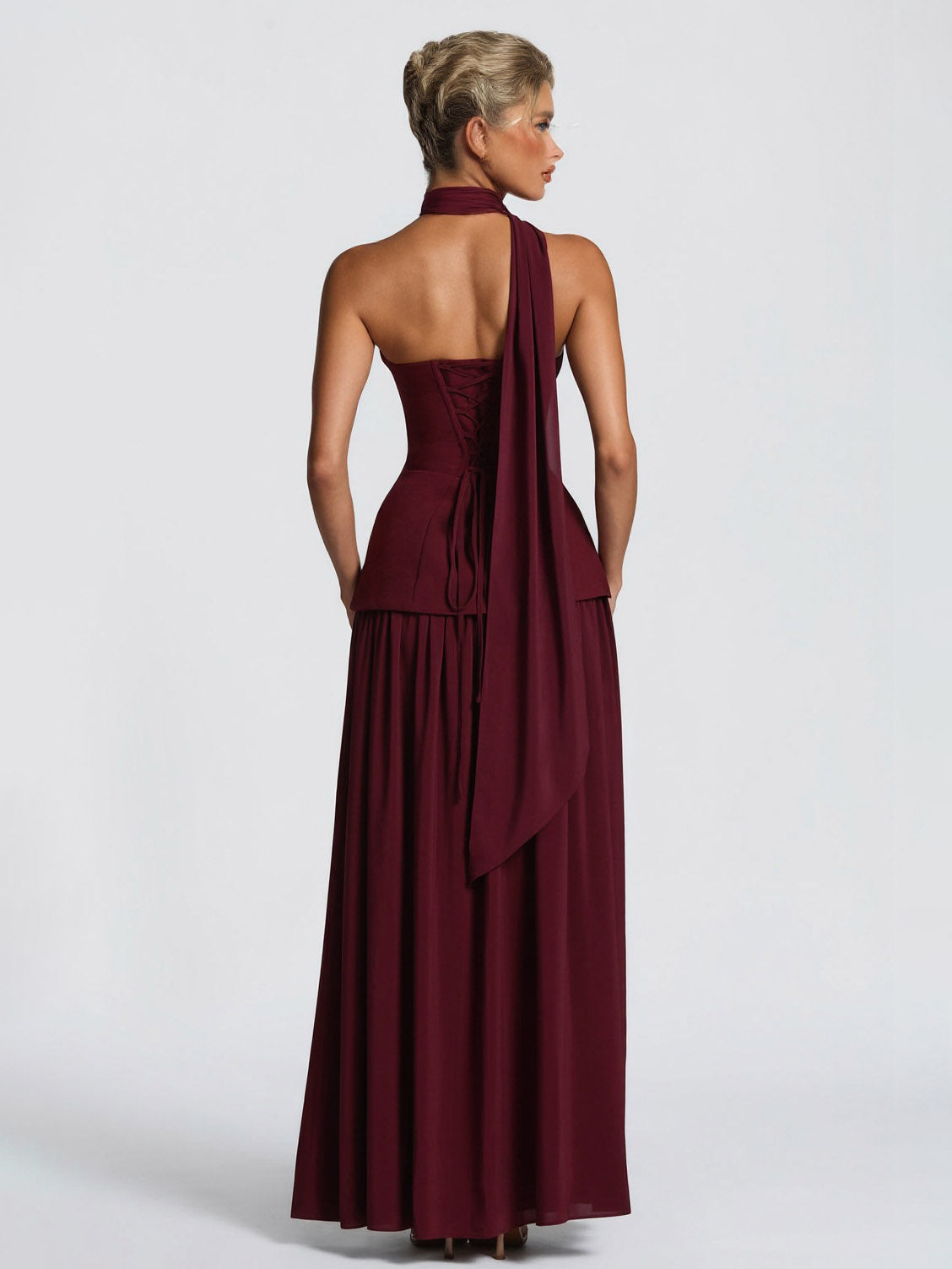 Vestido largo elegante de fiesta con escote corazón y abertura alta