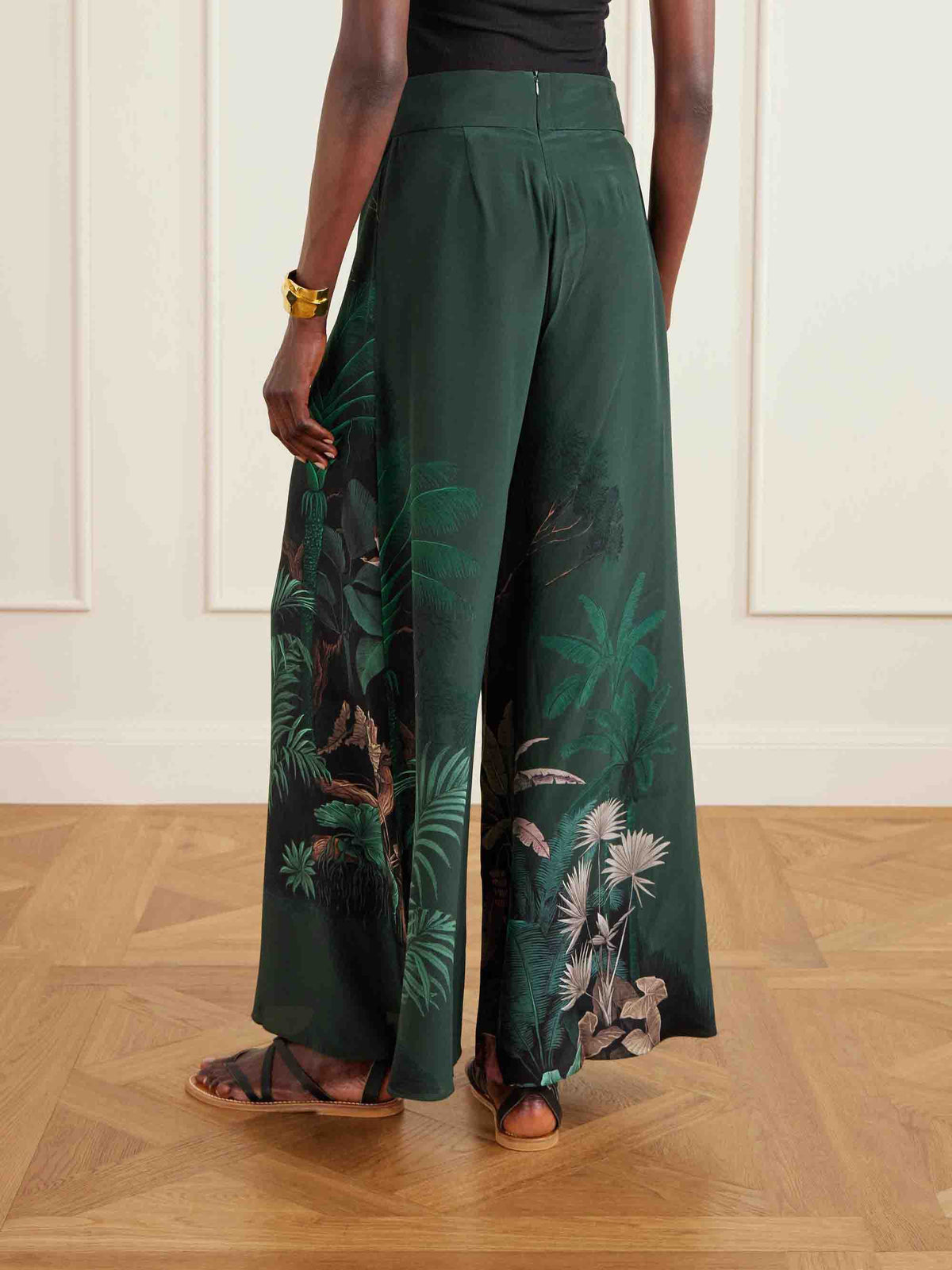 Set mit weit geschnittener Hose und tropischem Palmenmuster