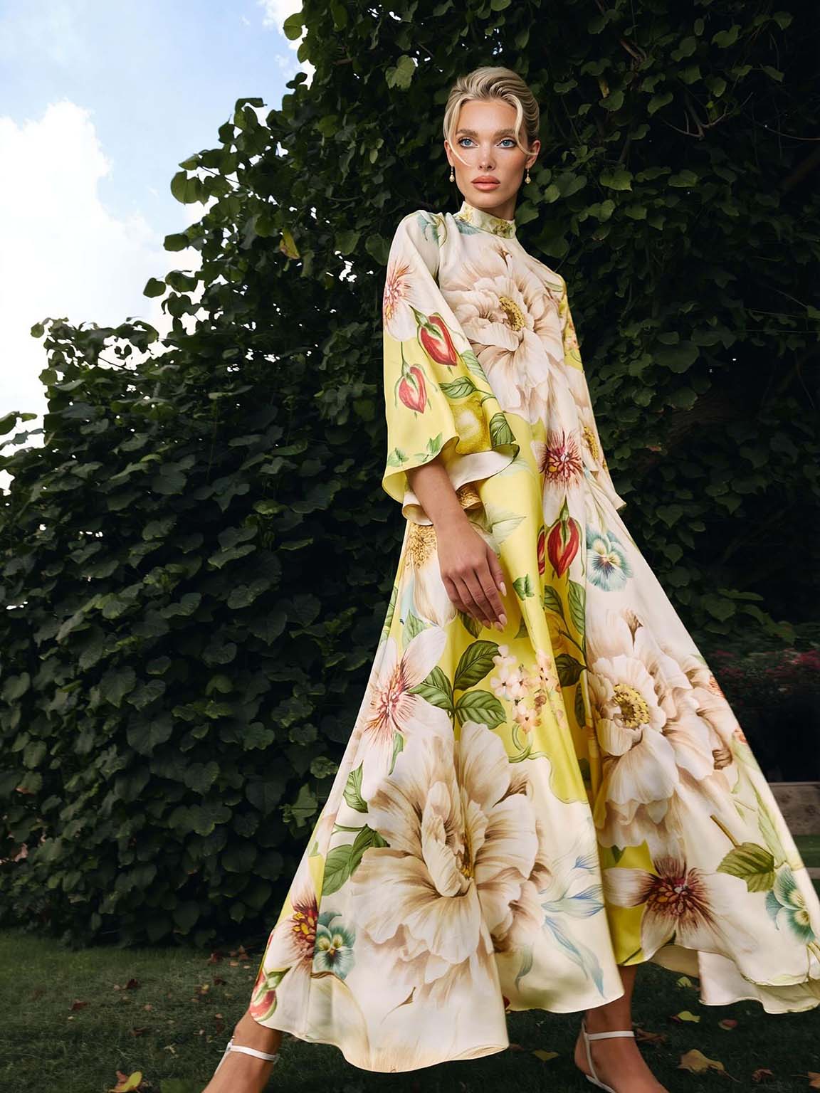 Robe longue élégante à imprimé floral et manches cloche