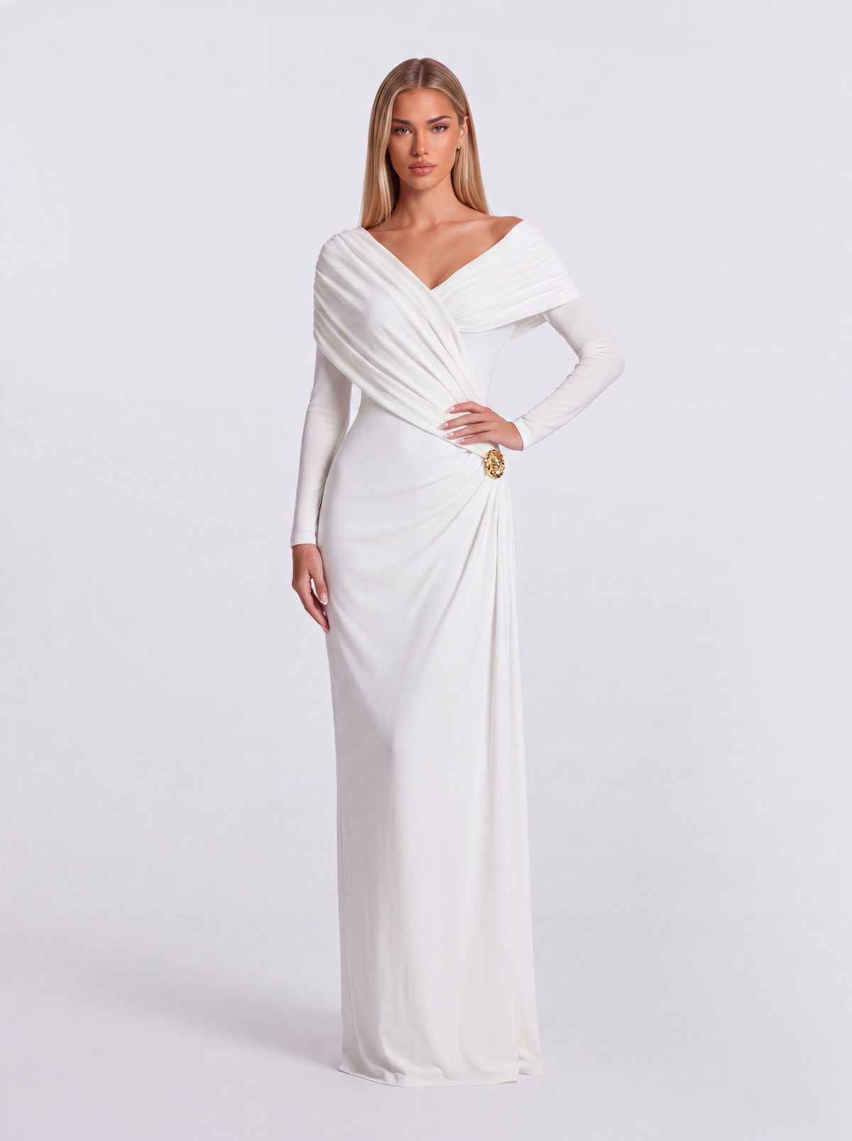 Vestido comprido de manga comprida, com decote em V, xaile drapeado cruzado e acabamento lateral