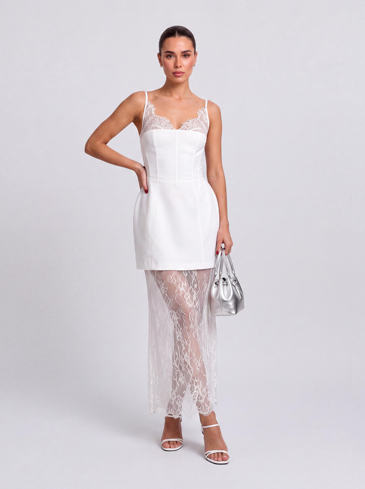 Conjunto de vestido de dos piezas con cinturón, tirantes de encaje, capas translúcidas y largos distintos
