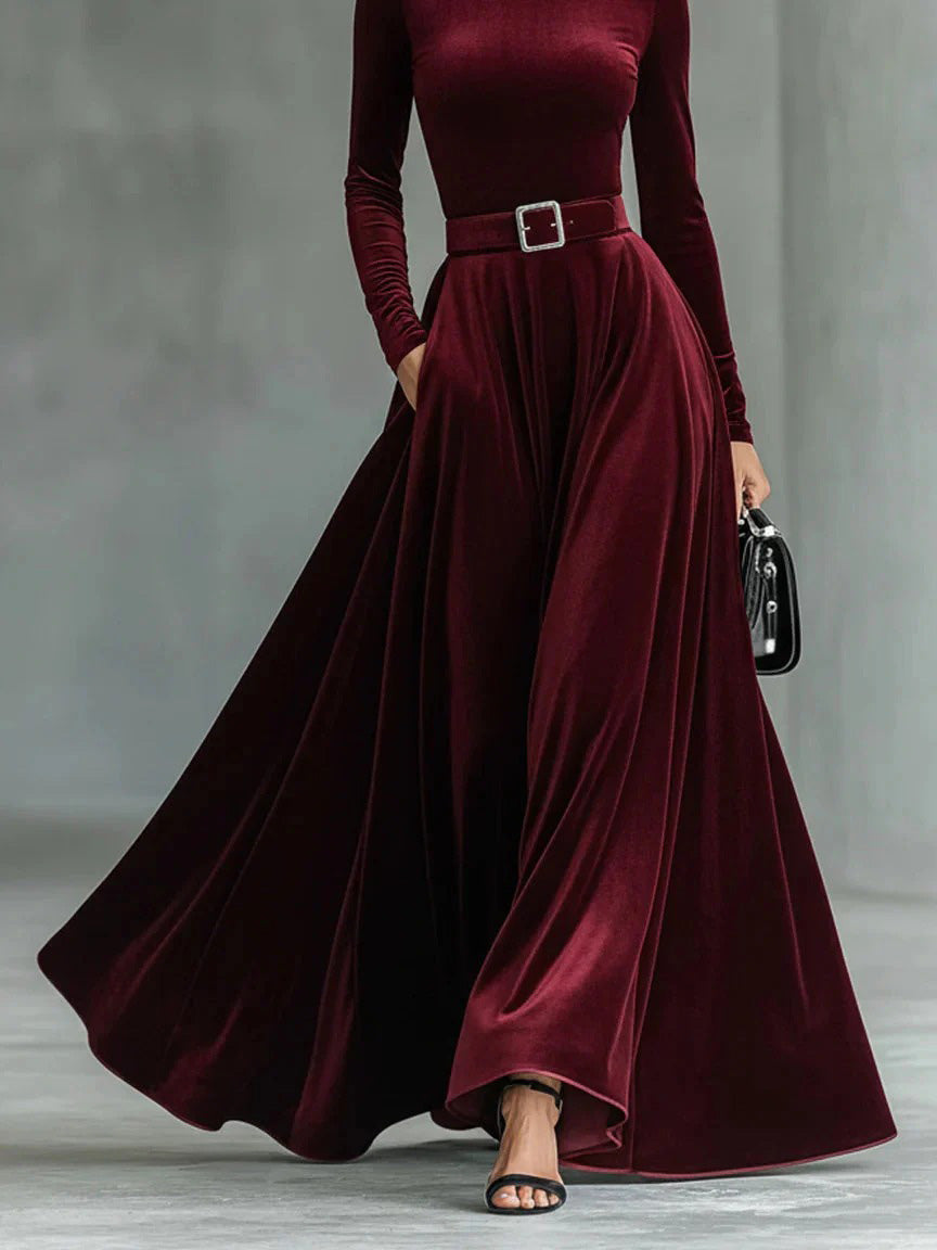 Elegantes langärmeliges Maxikleid aus Samt mit Stehkragen