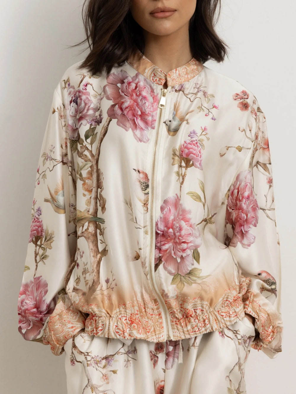 Elegante camicia con zip, maniche a lanterna e stampa floreale e di uccelli