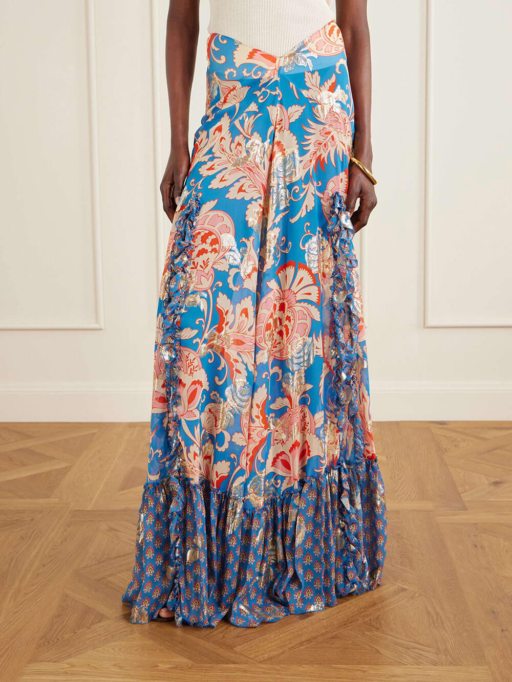 Saia maxi retro com estampado floral, folhos e racha