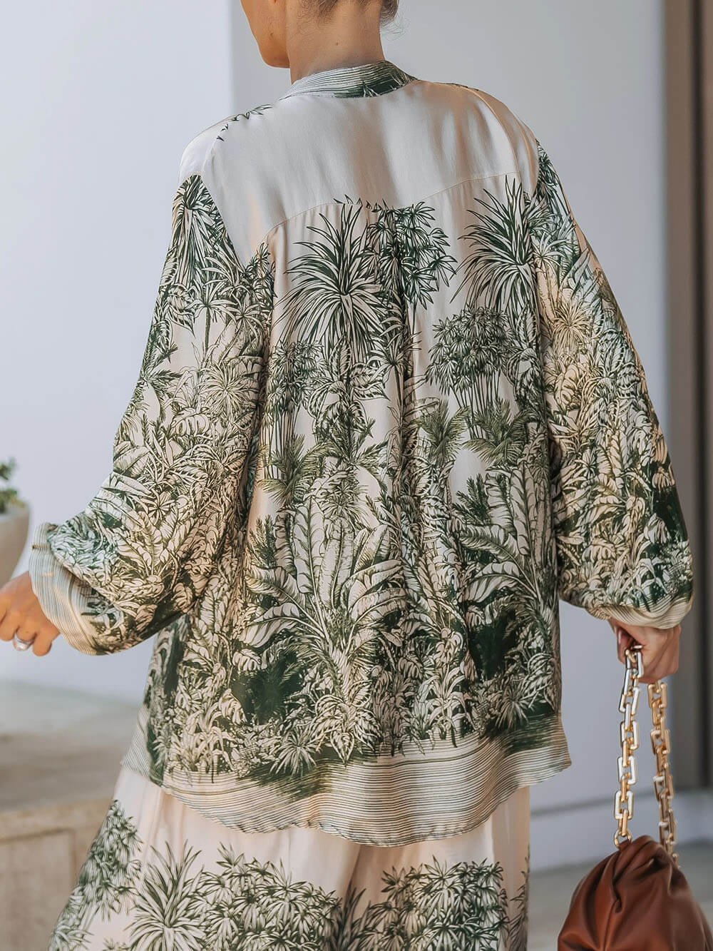 Ensemble décontracté avec chemise ample à imprimé de feuilles de palmier et pantalon à jambes larges