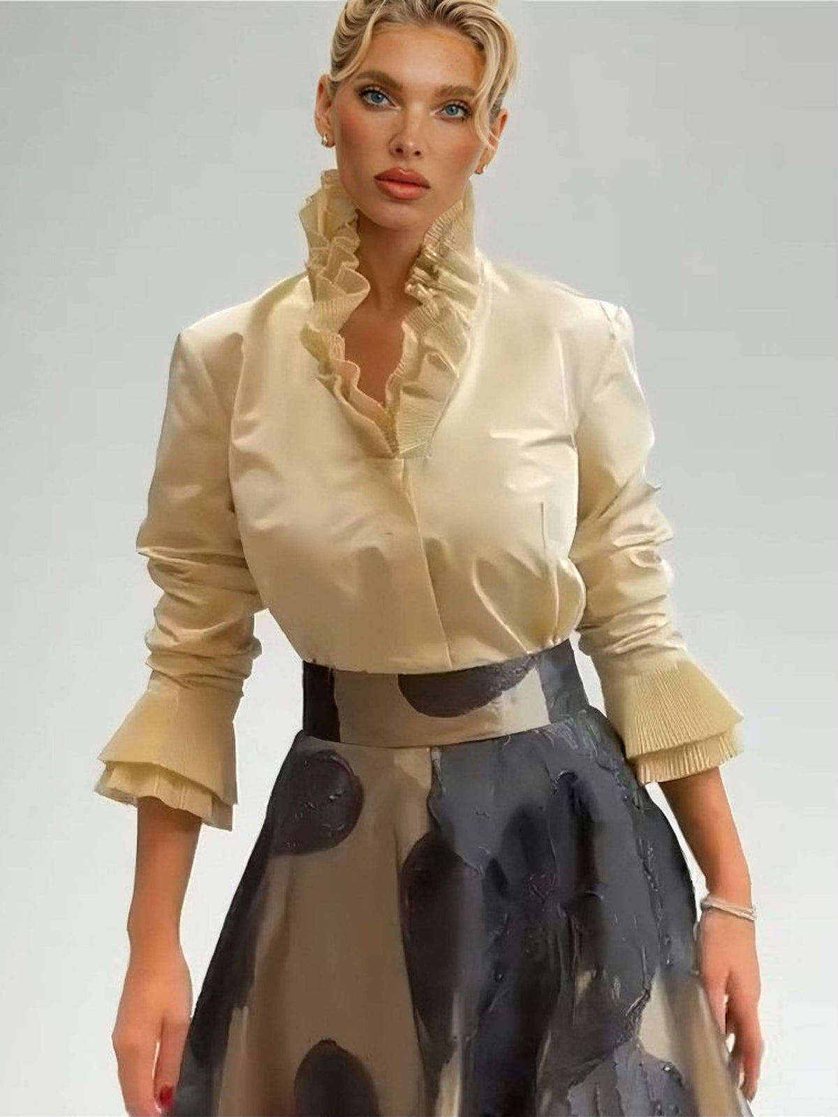 Elegantes zweiteiliges Set mit Satintop und Rüschen