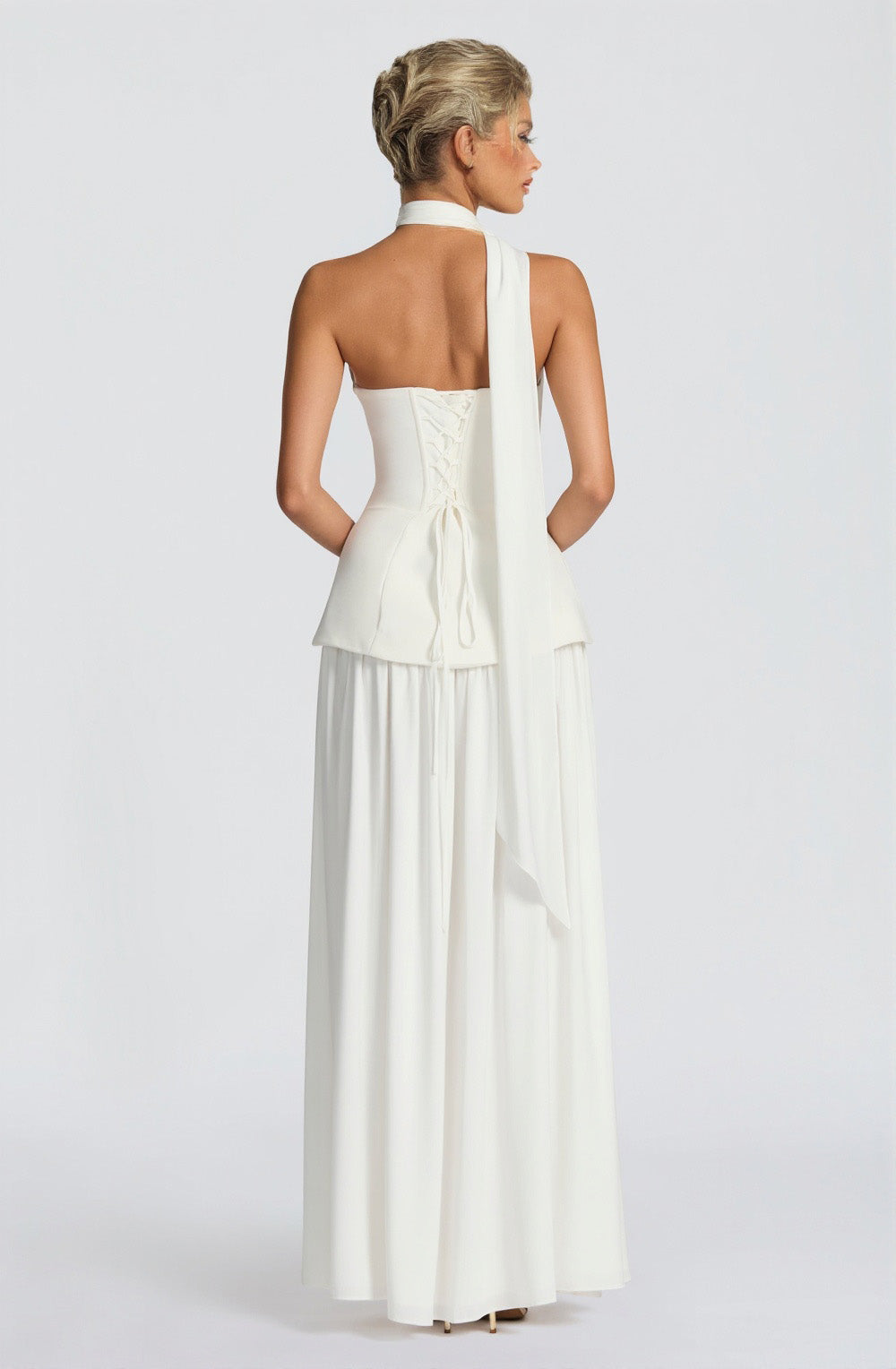 Vestido largo elegante de fiesta con escote corazón y abertura alta