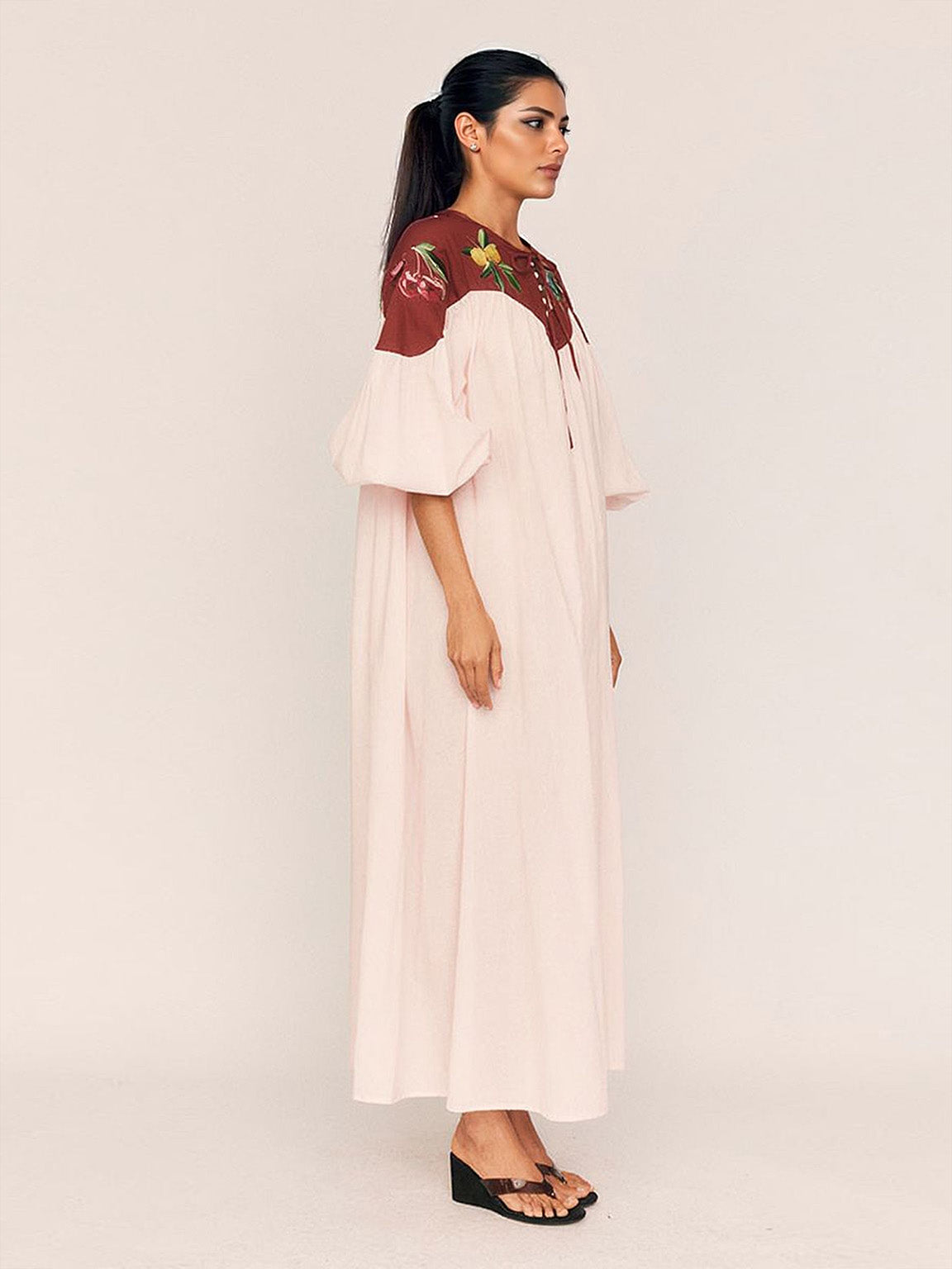 Robe longue à manches bouffantes et imprimé fruité rétro