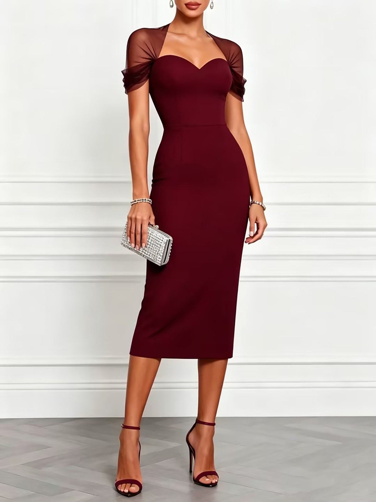 Robe midi élégante moulante à décolleté cœur et manches en maille