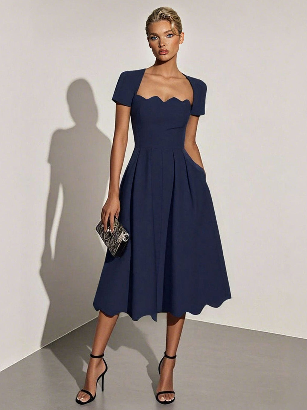 Vestido midi elegante de corte em A e bainha ondulada
