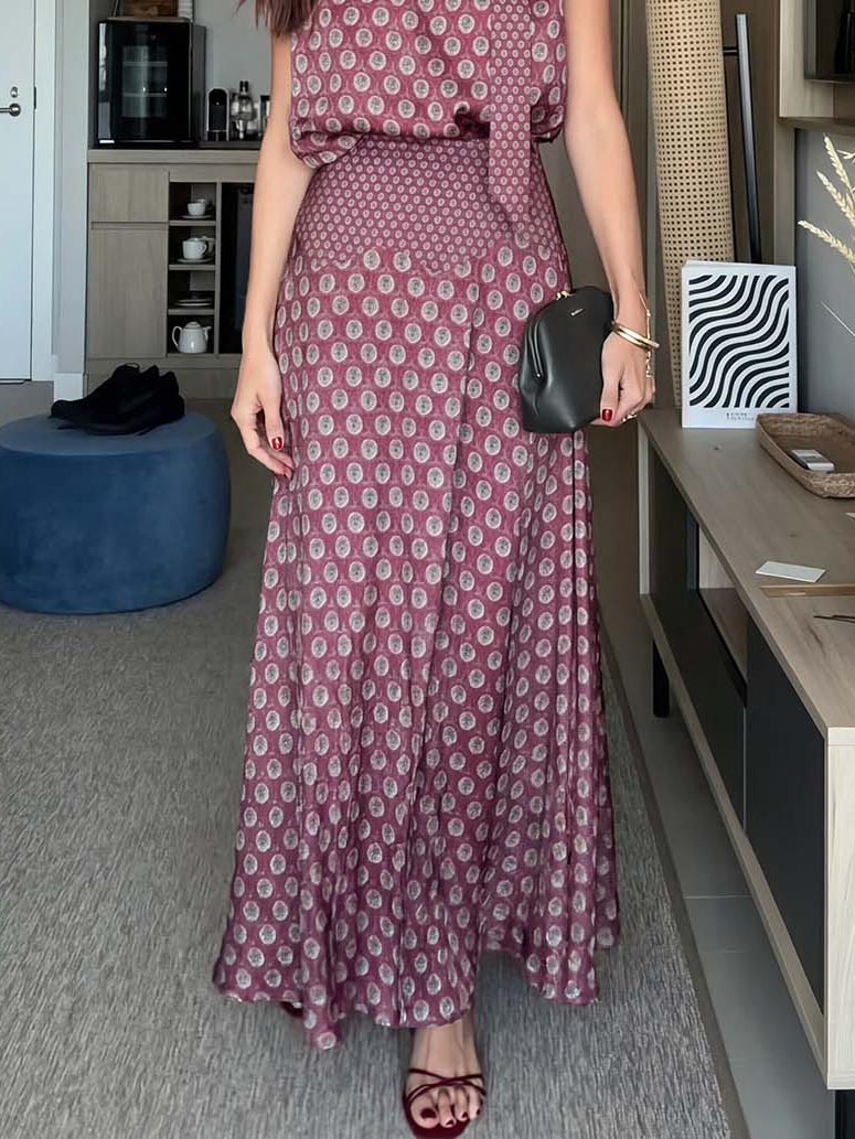 Completo a due pezzi con top con scollo a foulard e gonna lunga fluida con stampa retrò