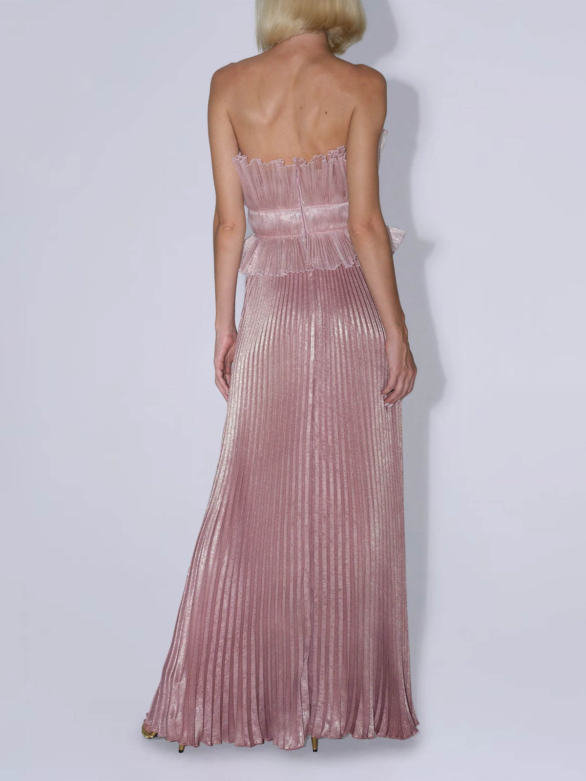 Plissiertes trägerloses Maxikleid in Metallic-Blush