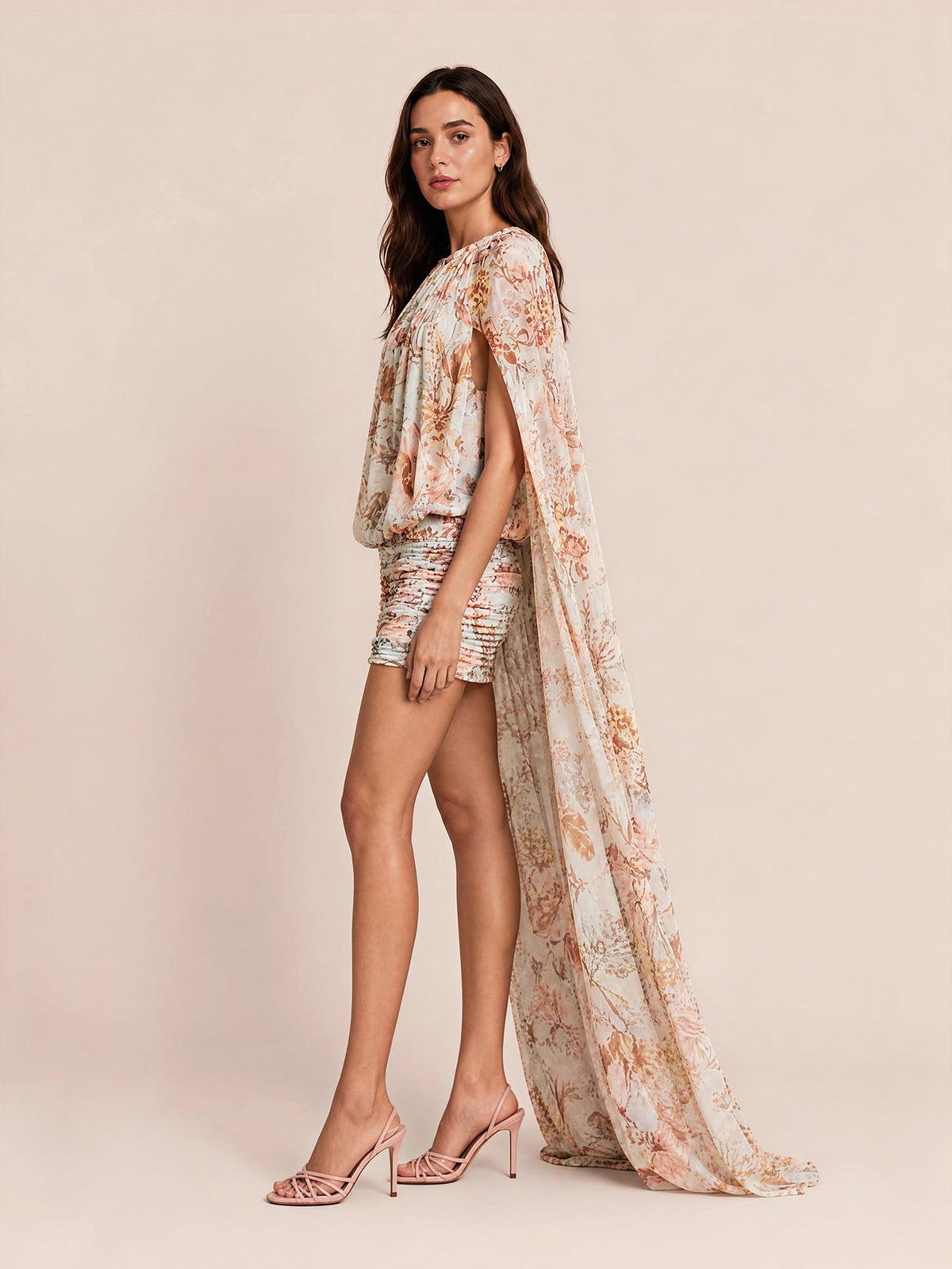 Vestido vintage de gasa con estampado floral y mangas tipo capa