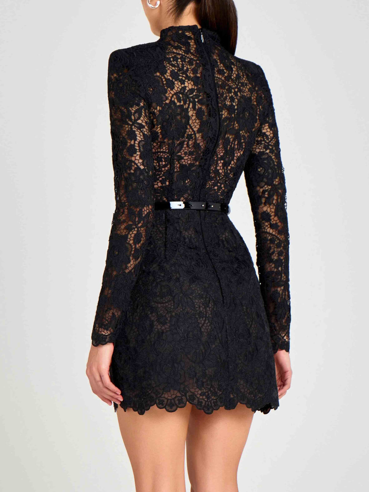 Vestido mini elegante de manga comprida com renda floral e recortes