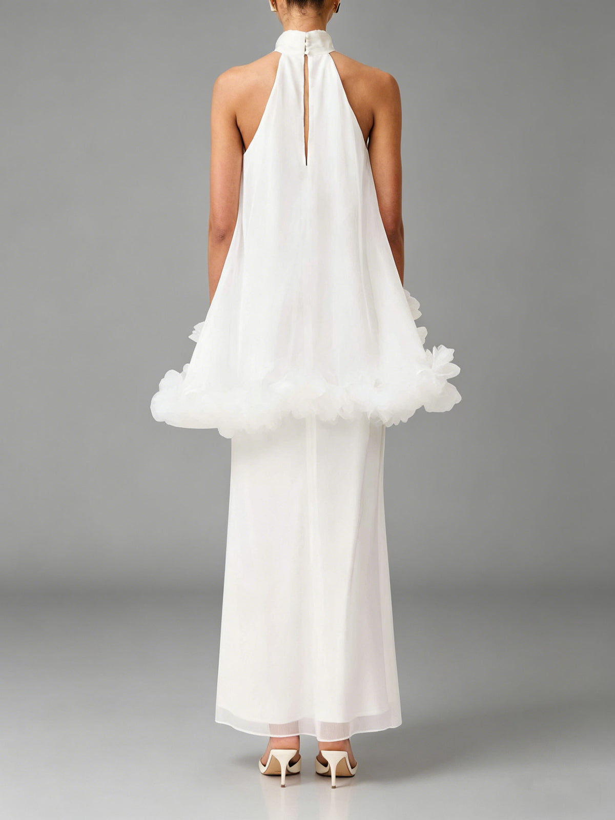 Klares Maxikleid aus Chiffon mit Rüschen und floralen Applikationen