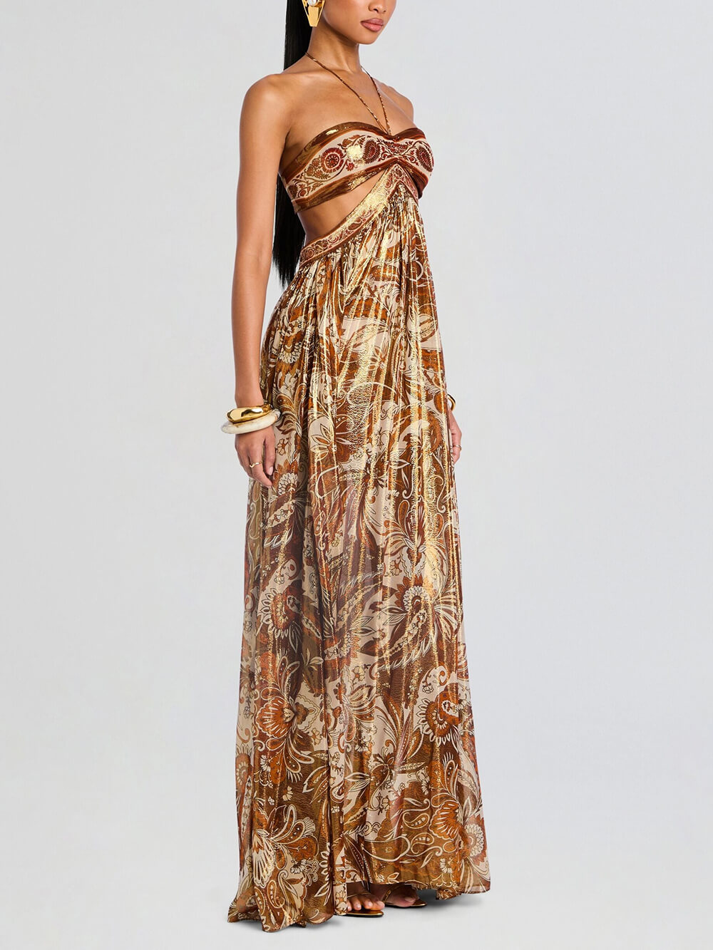 Vestido maxi elegante con estampado calado, cuello halter y espalda descubierta