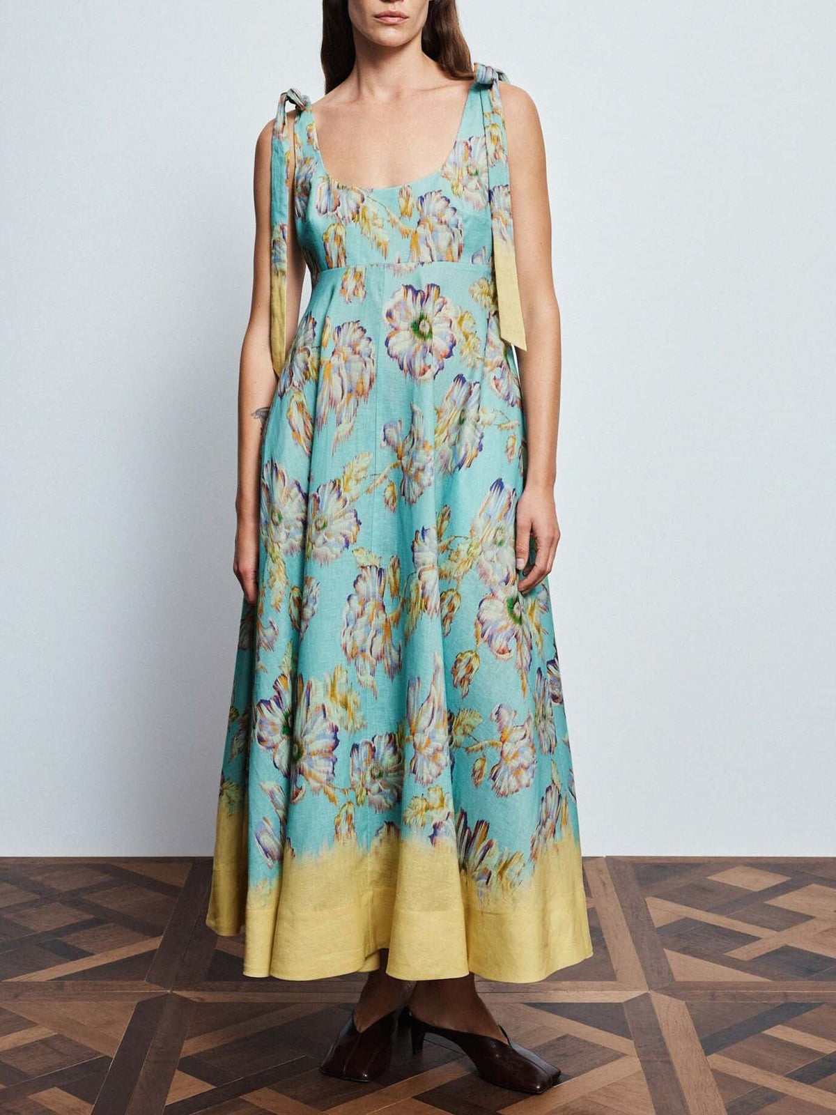 Elegantes Maxikleid mit Blumenprint und Schulterbändern
