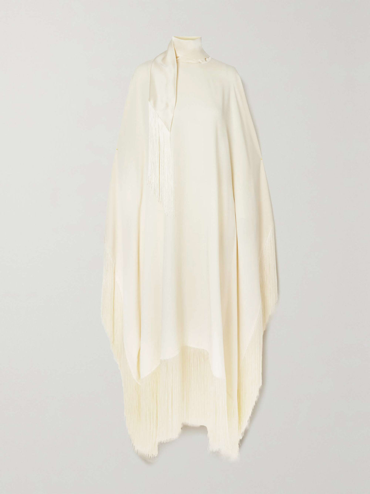 Elegante abito lungo asimmetrico a collo alto con finiture di frange