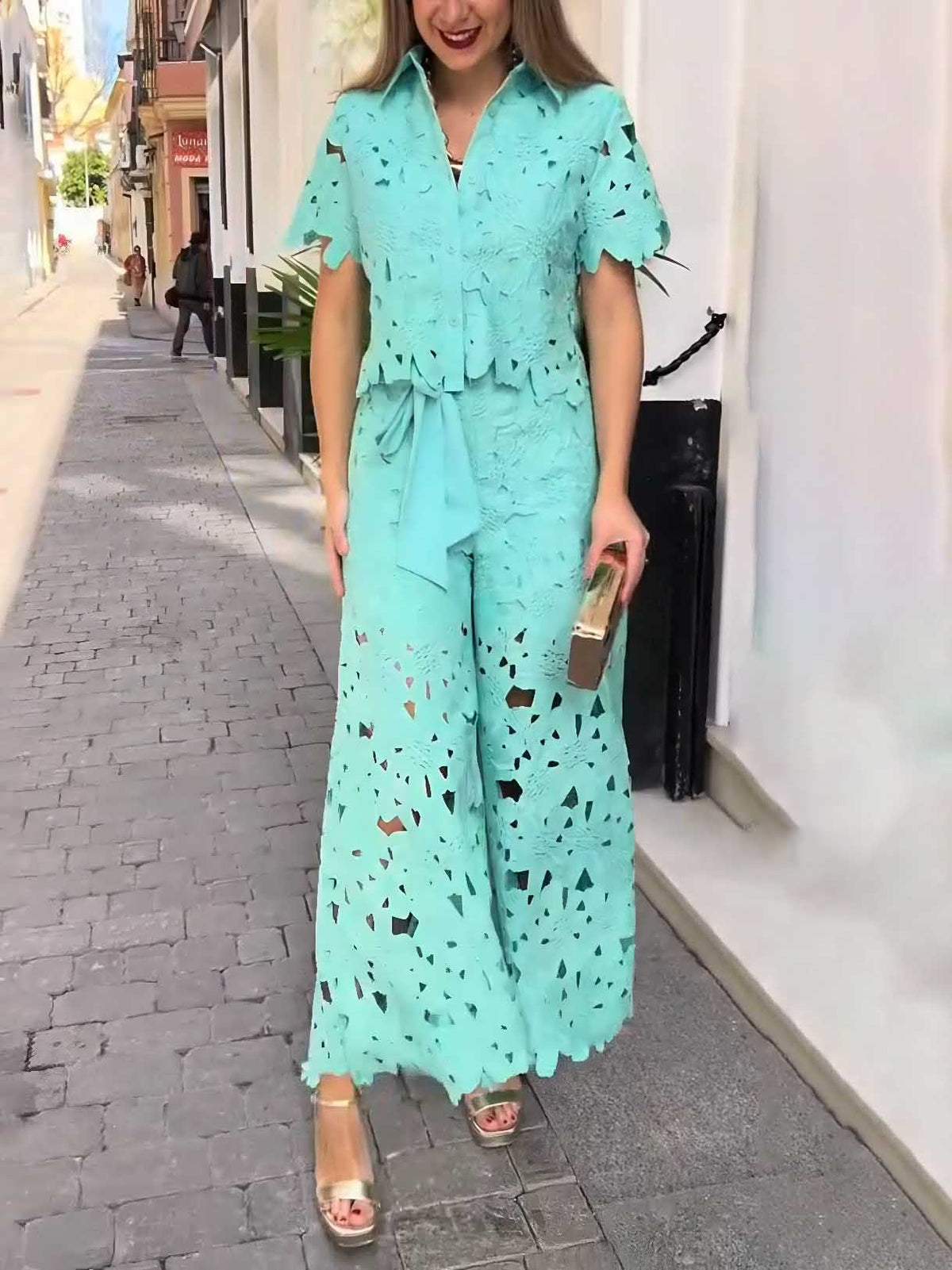 Pantaloni casual a gamba larga con inserti in pizzo