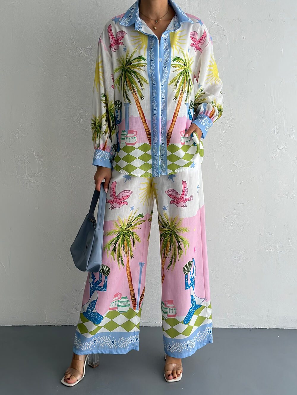 Camicia unica oversize, ampia e con bottoni, con stampa di palme sul mare