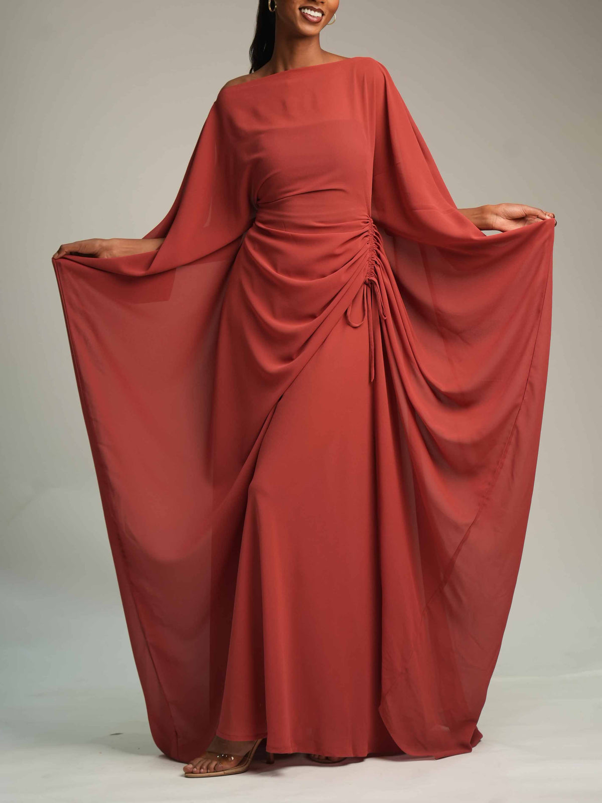 Elegantes Zweiteiler-Set aus gerafftem Oberteil mit Schlitz und Hose