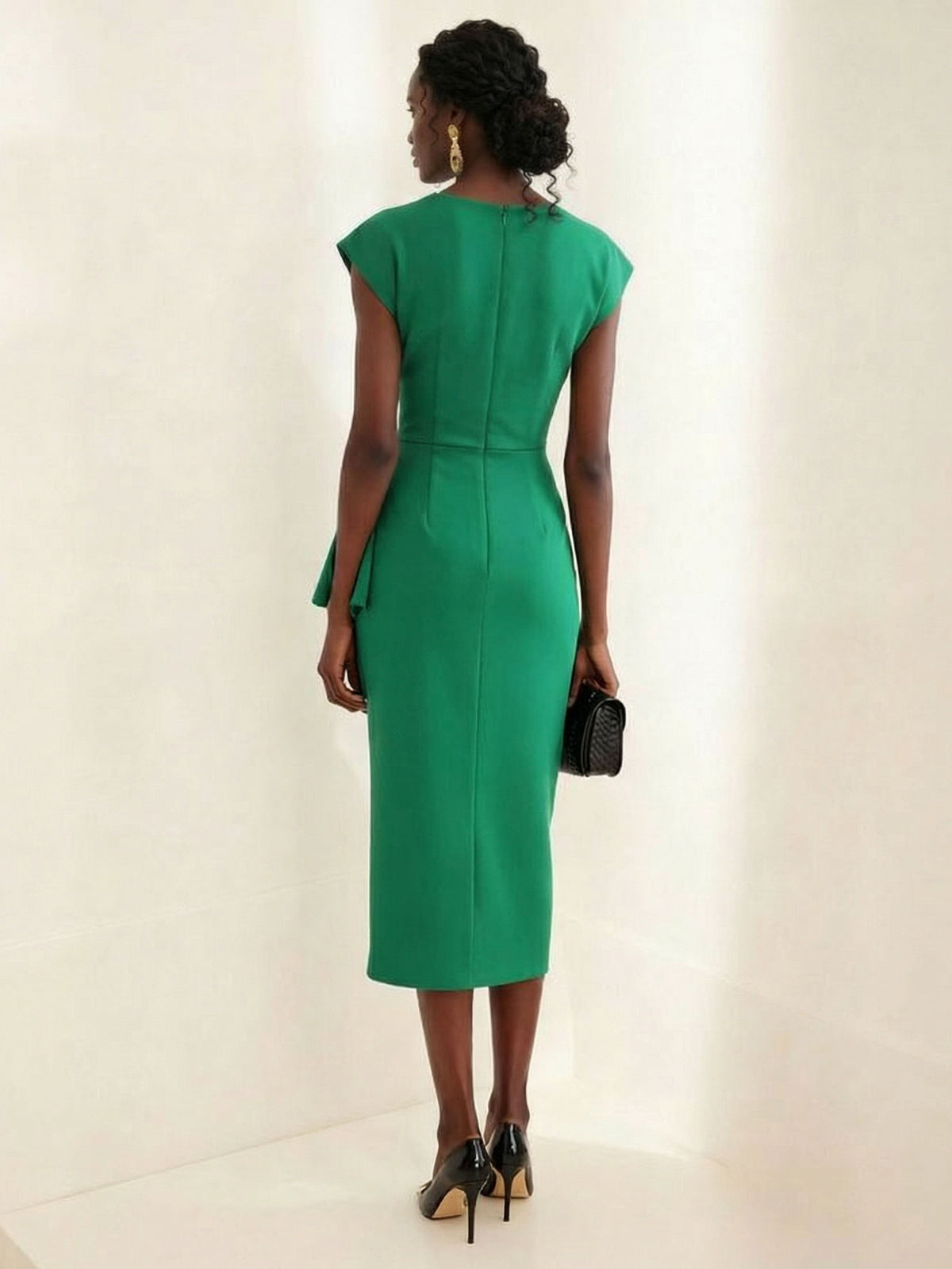Abito midi elegante aderente con scollo drappeggiato