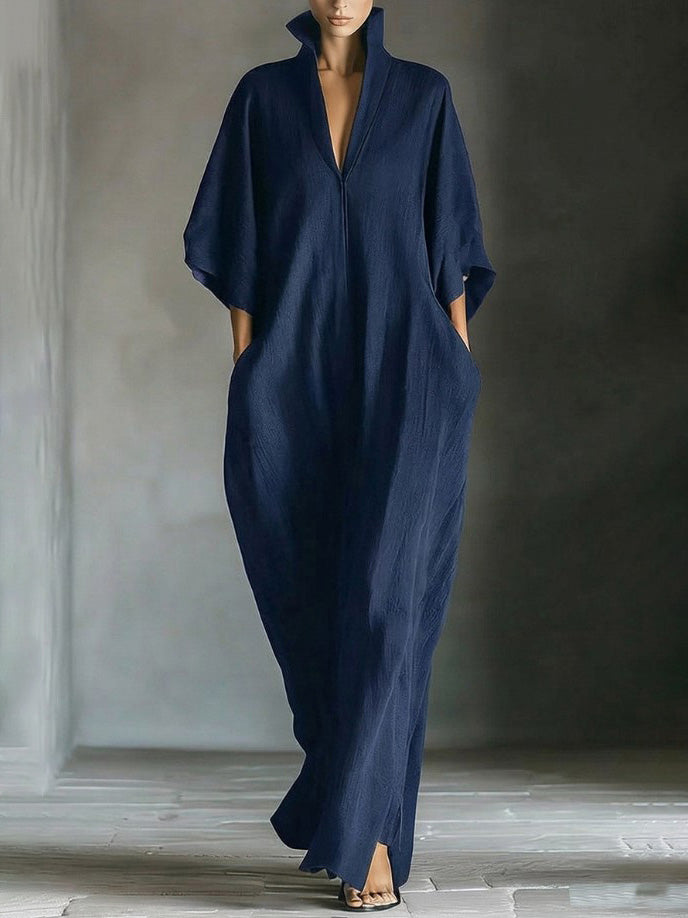 Elegantes Maxikleid mit hohem Kragen und Fledermausärmeln